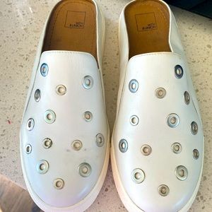14th And Union. White Leather Slip Ons Sz 6 1/2 M